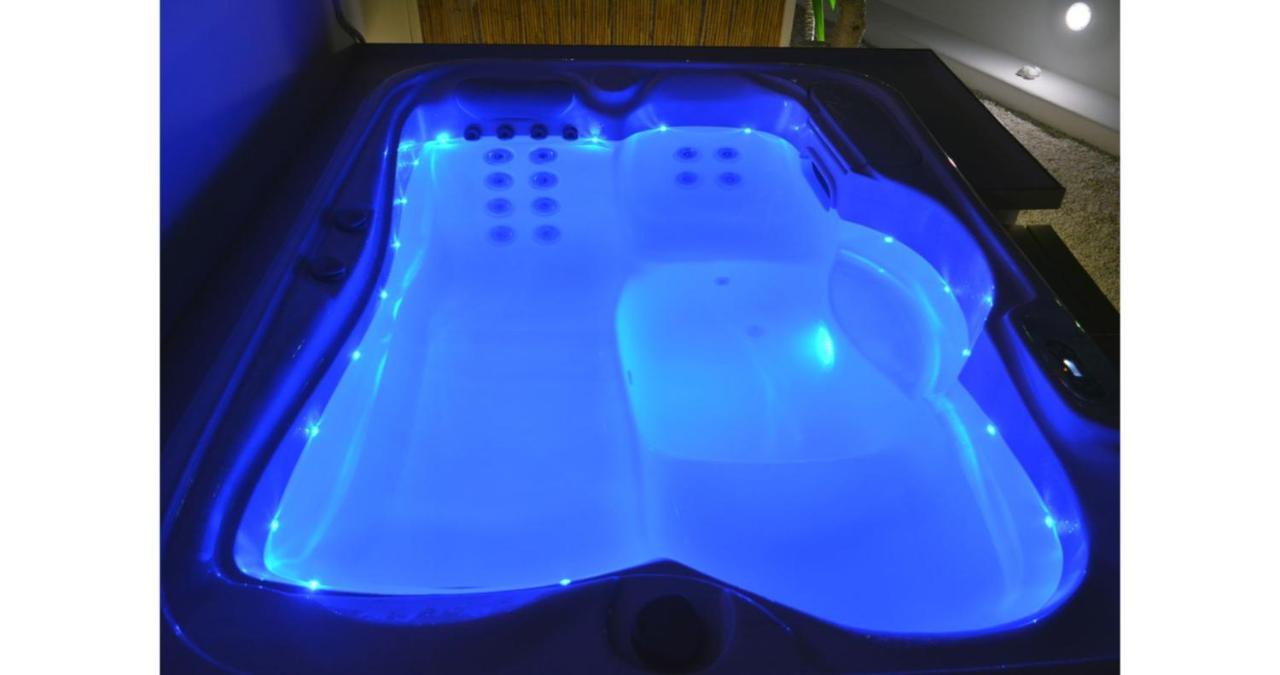Appartamento Pier's House Jacuzzi at Pollonia Esterno foto